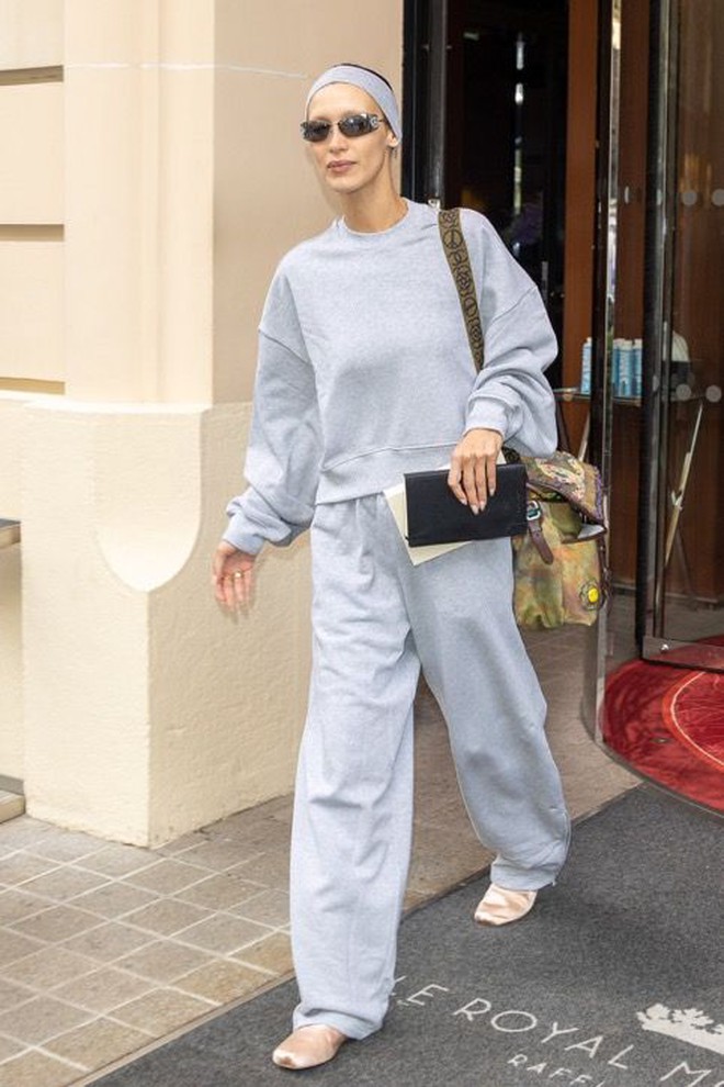 Hot trend 2026 gọi t&ecirc;n gi&agrave;y satin: Từ gi&agrave;y b&uacute;p b&ecirc; tới sneakers đều xinh cỡ n&agrave;y, bảo sao MXH m&ecirc; đắm!- Ảnh 6.