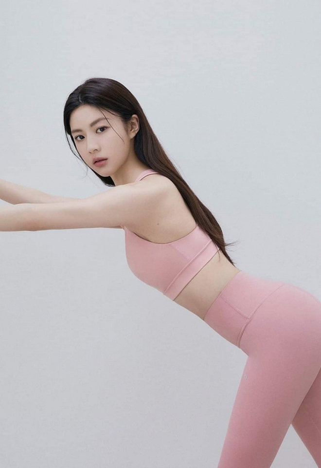 Người tình của Kim Seon Ho dáng thon, cổ thiên nga nhờ nguyên tắc giữ dáng đơn giản- Ảnh 3. Người tình của Kim Seon Ho dáng thon, cổ thiên nga nhờ nguyên tắc giữ dáng đơn giản- Ảnh 3.