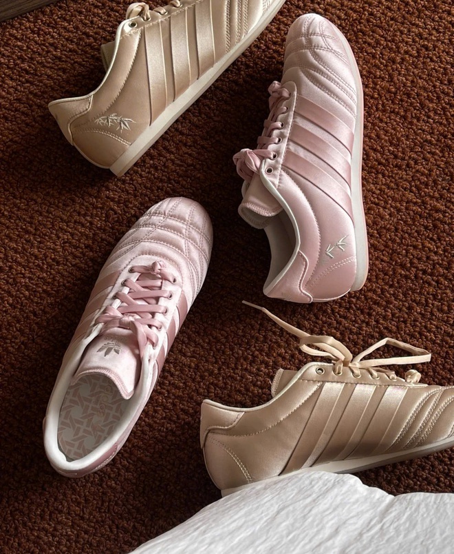 Hot trend 2026 gọi t&ecirc;n gi&agrave;y satin: Từ gi&agrave;y b&uacute;p b&ecirc; tới sneakers đều xinh cỡ n&agrave;y, bảo sao MXH m&ecirc; đắm!- Ảnh 15.