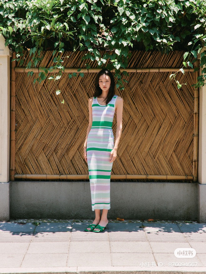 Dương Mịch biến 1 mẫu v&aacute;y d&igrave;m d&aacute;ng th&agrave;nh m&oacute;n được săn l&ugrave;ng- Ảnh 8.