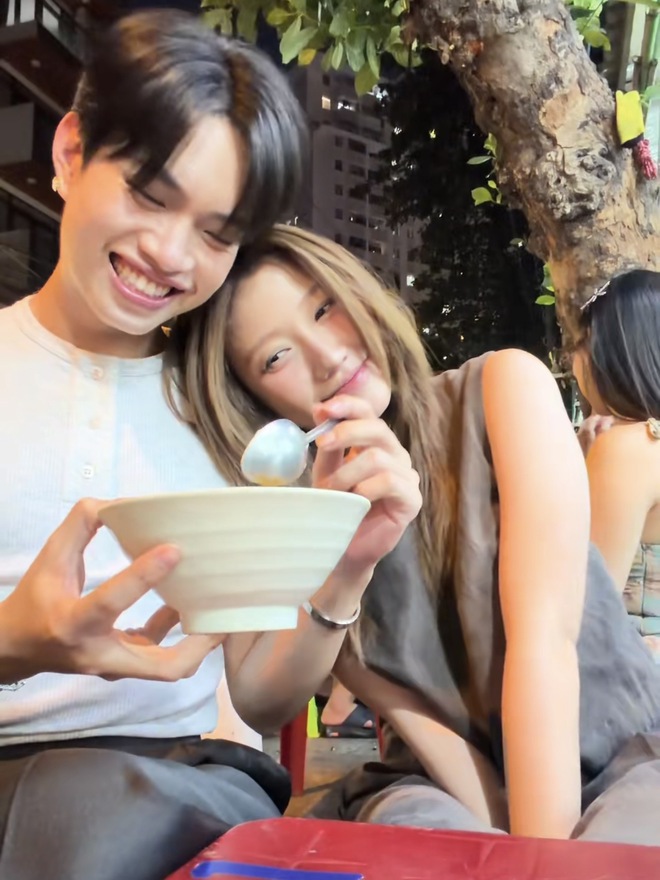 "Bạn trai Uyển &Acirc;n" lộ hint mập mờ với nam thần Vbiz, chuyện g&igrave; đ&acirc;y?- Ảnh 2.