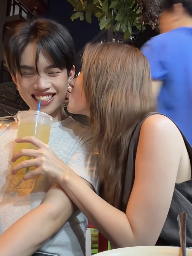 "Bạn trai Uyển &Acirc;n" lộ hint mập mờ với nam thần Vbiz, chuyện g&igrave; đ&acirc;y?- Ảnh 3.