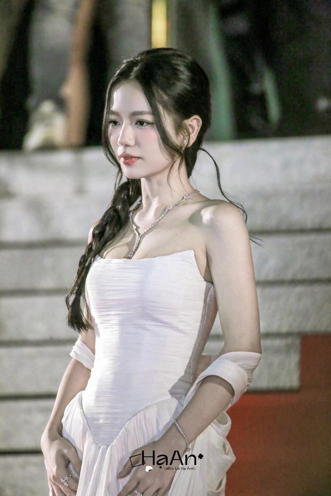 Ngọc nữ mới của Vbiz đổi style đẹp tuyệt đối, nhan sắc phải s&aacute;nh ngang với Thư Kỳ- Ảnh 9.