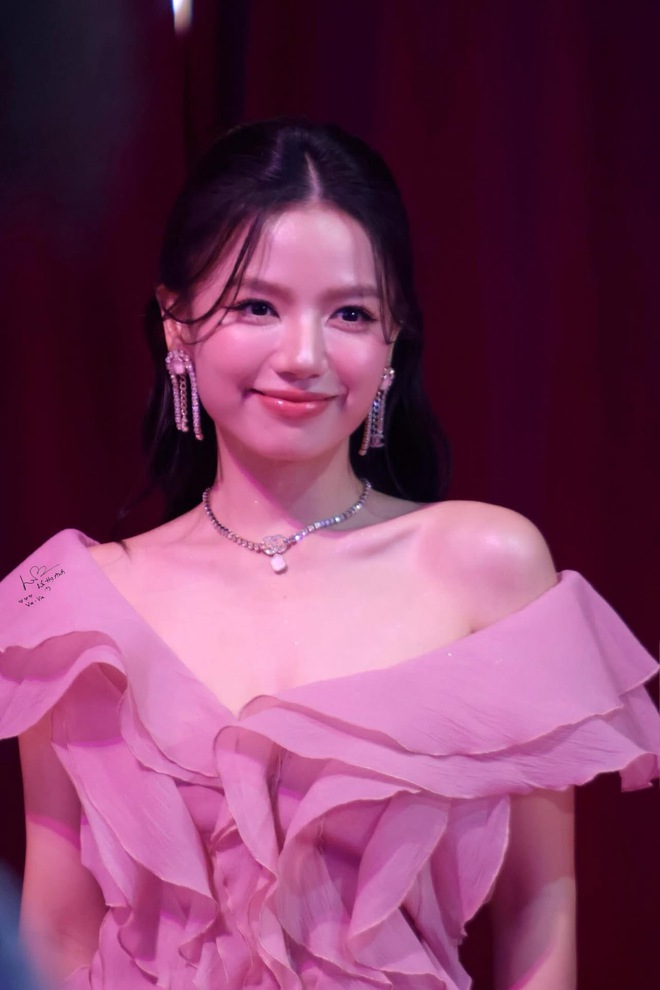 Ngọc nữ mới của Vbiz đổi style đẹp tuyệt đối, nhan sắc phải s&aacute;nh ngang với Thư Kỳ- Ảnh 13.