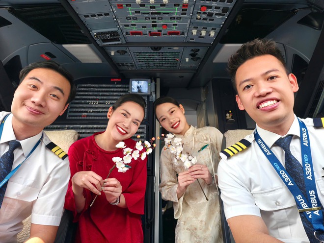 "Rừng hoa xu&acirc;n" tr&ecirc;n độ cao 10.000 m&eacute;t của Vietnam Airlines: Khi tiếp vi&ecirc;n được tự do diện &aacute;o d&agrave;i rực rỡ- Ảnh 13.