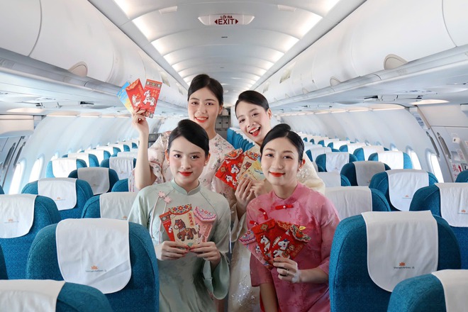 "Rừng hoa xu&acirc;n" tr&ecirc;n độ cao 10.000 m&eacute;t của Vietnam Airlines: Khi tiếp vi&ecirc;n được tự do diện &aacute;o d&agrave;i rực rỡ- Ảnh 14.