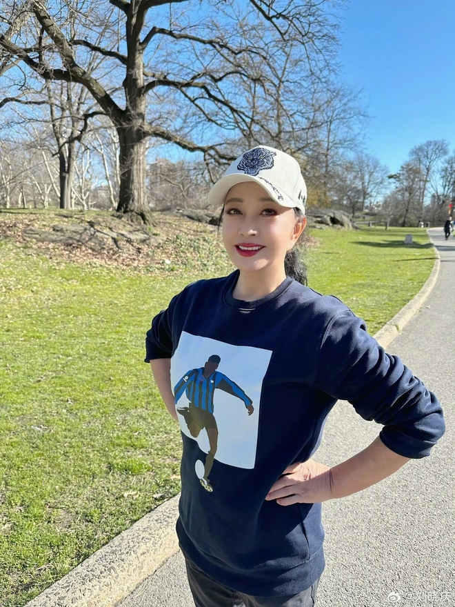 Mỹ nhân U80 vẫn không ngại diễn vai thiếu nữ: Có 4 mẹo chống nhăn ngăn già phụ nữ trung niên không nên bỏ qua - Ảnh 1.