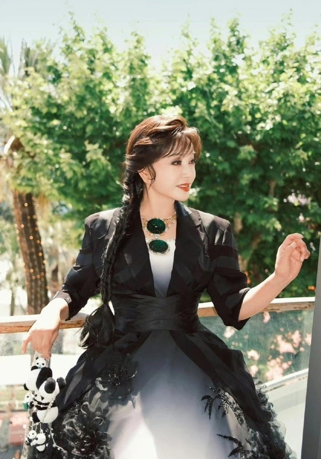 Mỹ nhân U80 vẫn không ngại diễn vai thiếu nữ: Có 4 mẹo chống nhăn ngăn già phụ nữ trung niên không nên bỏ qua - Ảnh 2.