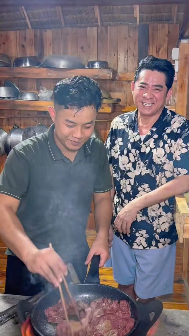 Diễn viên Huỳnh Anh Tuấn sau 9 tháng đột quỵ não và tim: "Tôi hối hận quá"- Ảnh 2. Diễn viên Huỳnh Anh Tuấn sau 9 tháng đột quỵ não và tim: "Tôi hối hận quá"- Ảnh 2.