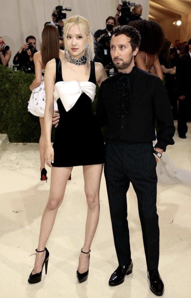 Ros&eacute; h&atilde;y đổi stylist cho bớt "nhạt"!- Ảnh 16.