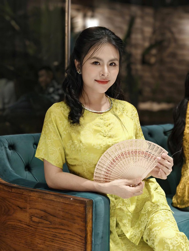 Mẹ 4 con Vân Trang giảm 24kg sau sinh nhờ loại bỏ 1 món ăn trên mâm cơm hàng ngày- Ảnh 3. Mẹ 4 con Vân Trang giảm 24kg sau sinh nhờ loại bỏ 1 món ăn trên mâm cơm hàng ngày- Ảnh 3.