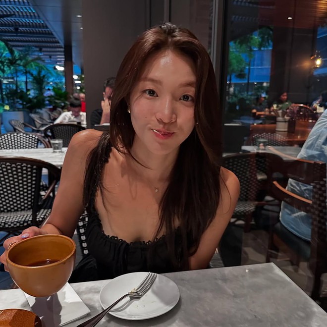 Drama queen hot nhất show hẹn h&ograve;: Sắc v&oacute;c đỉnh, khoảnh khắc mặc v&aacute;y b&igrave;nh d&acirc;n viral c&otilde;i mạng- Ảnh 17.