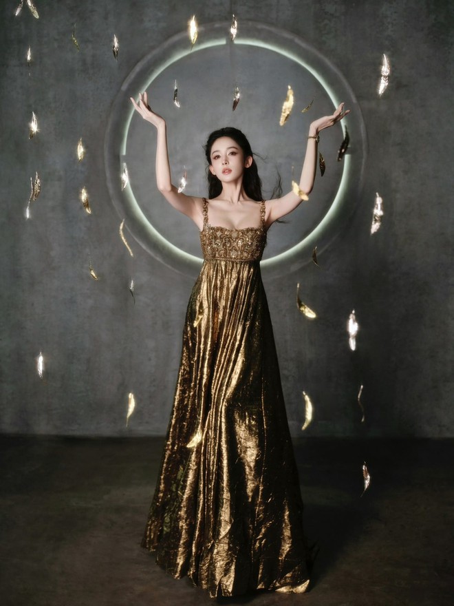 Cổ Lực Na Tr&aacute;t đẹp nhất khi thay đổi- Ảnh 5.