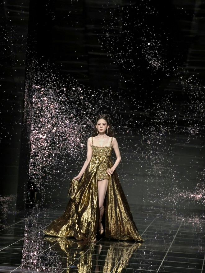 Cổ Lực Na Tr&aacute;t đẹp nhất khi thay đổi- Ảnh 3.