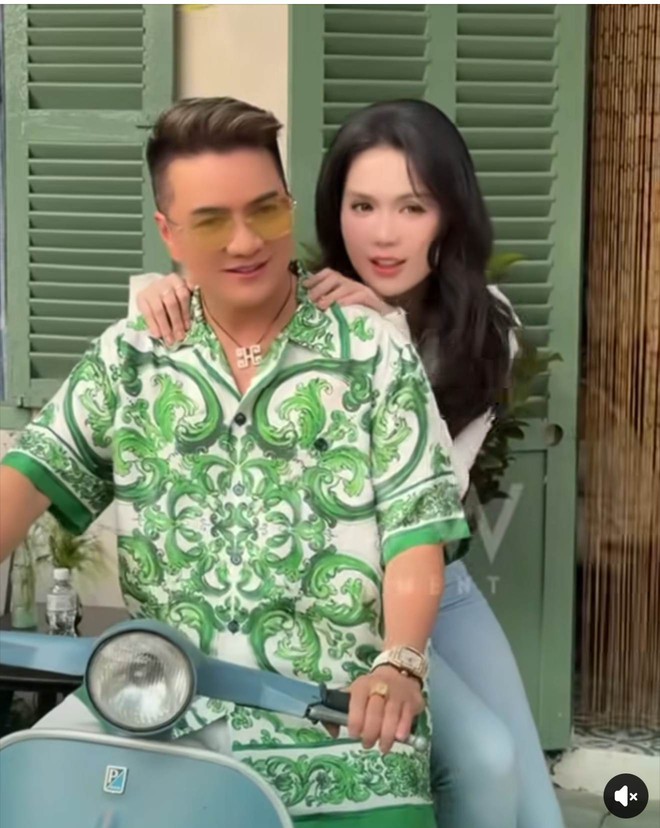 "&Ocirc;ng ho&agrave;ng nhạc Việt" gặp &ldquo;nữ ho&agrave;ng nội y&rdquo; g&acirc;y ch&uacute; &yacute;- Ảnh 2.