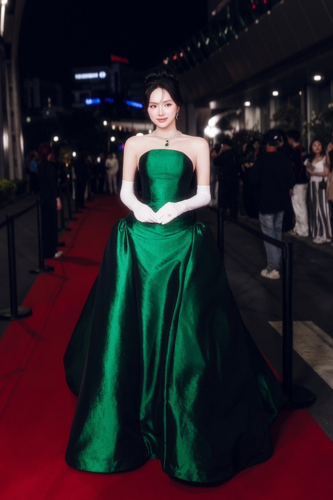 Hương Giang đẹp nuột, eo thắt b&eacute; x&iacute;u "chặt đẹp" loạt mỹ nh&acirc;n: Rất th&iacute;ch d&ugrave;ng thứ n&agrave;y ăn thay cơm của người Việt, vừa đẹp vừa tốt sức khỏe - Ảnh 6.