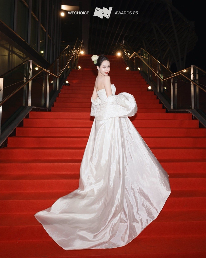 N&agrave;ng "bạch li&ecirc;n hoa" của showbiz Việt, tạo h&igrave;nh đắt gi&aacute; kh&ocirc;ng ch&ecirc; được điểm n&agrave;o- Ảnh 4.