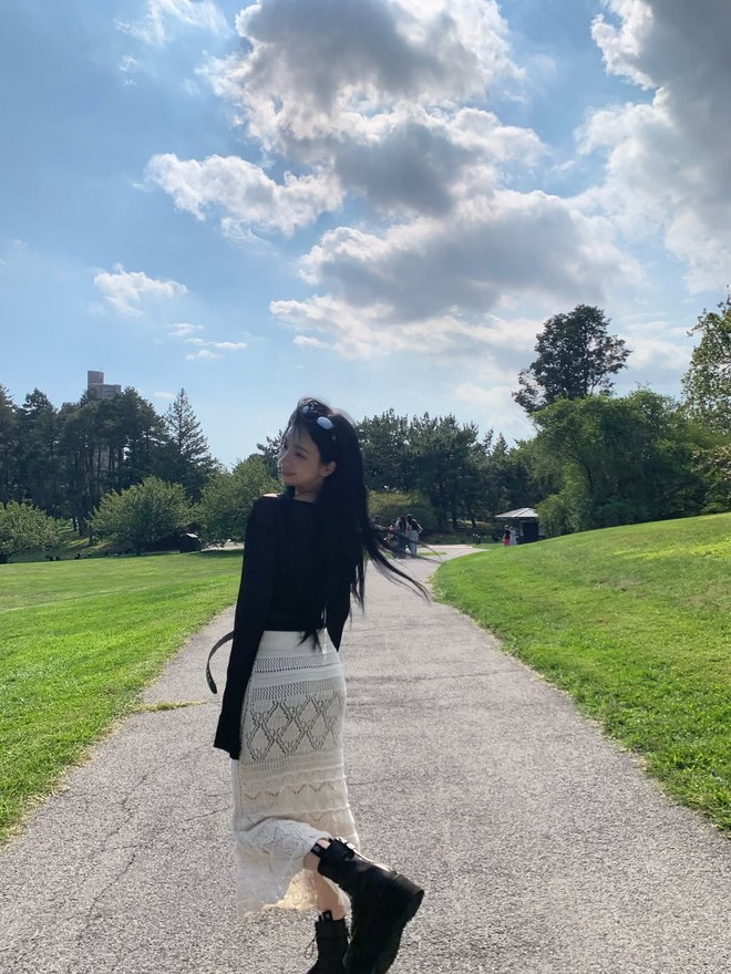 Kh&ocirc;ng tin mỹ nh&acirc;n n&agrave;y l&agrave; con người, v&igrave; vẻ đẹp v&ocirc; thực như AI: Đến style cũng đỉnh th&ocirc;i nh&eacute;- Ảnh 11.