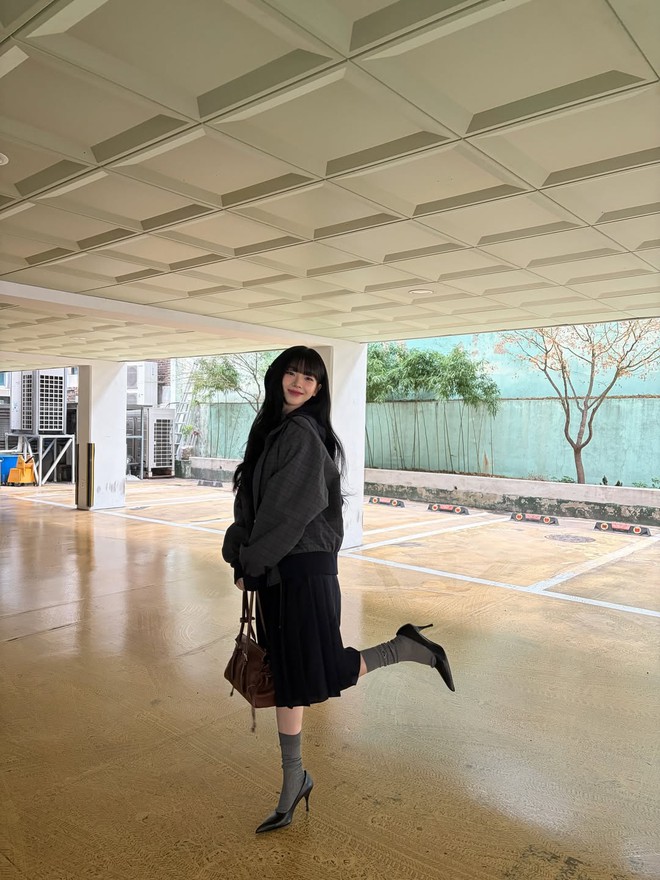 Kh&ocirc;ng tin mỹ nh&acirc;n n&agrave;y l&agrave; con người, v&igrave; vẻ đẹp v&ocirc; thực như AI: Đến style cũng đỉnh th&ocirc;i nh&eacute;- Ảnh 7.