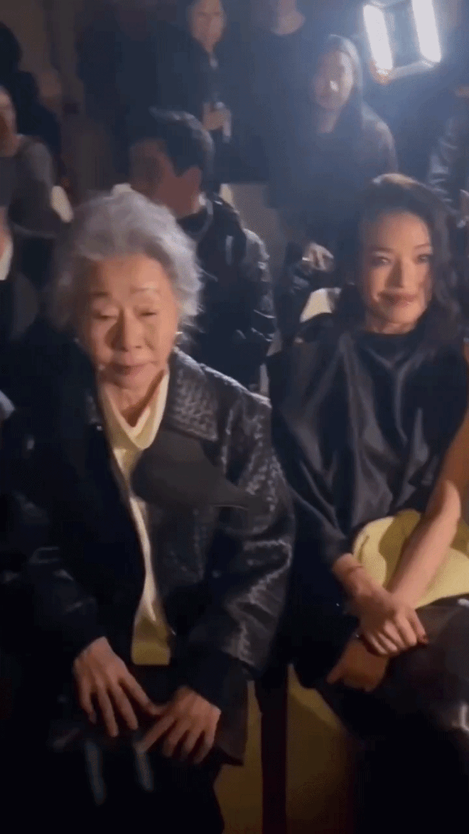 Thư Kỳ v&agrave; Han So Hee bị "hung thần" hại kh&ocirc;ng trượt ph&aacute;t n&agrave;o, may ngồi cạnh nhau vẫn đẹp ph&aacute;t s&aacute;ng- Ảnh 9.