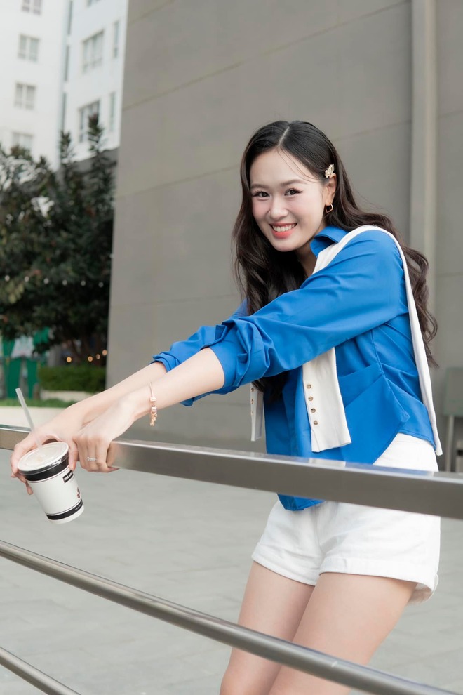 Mỹ nữ l&aacute;i Porsche viral TikTok: 1 gi&acirc;y lướt qua cũng khiến người kh&aacute;c ngo&aacute;i nh&igrave;n, nhận mưa lời khen v&igrave; mặc đẹp- Ảnh 13.