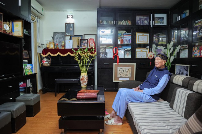 C&acirc;y đại thụ &acirc;m nhạc Việt Nam tuổi U100: 1 b&ecirc;n phổi kh&ocirc; cứng, thở oxy h&agrave;ng ng&agrave;y nhưng lại xuất hiện t&oacute;c đen- Ảnh 3.