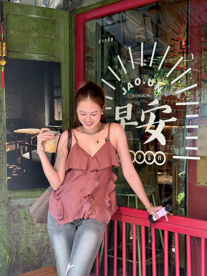 Mỹ nữ l&aacute;i Porsche viral TikTok: 1 gi&acirc;y lướt qua cũng khiến người kh&aacute;c ngo&aacute;i nh&igrave;n, nhận mưa lời khen v&igrave; mặc đẹp- Ảnh 5.