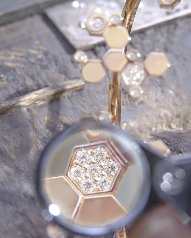 Trầm trồ thưởng lãm những “tảng mật ong” bước vào thế giới kim hoàn - Ảnh 1.