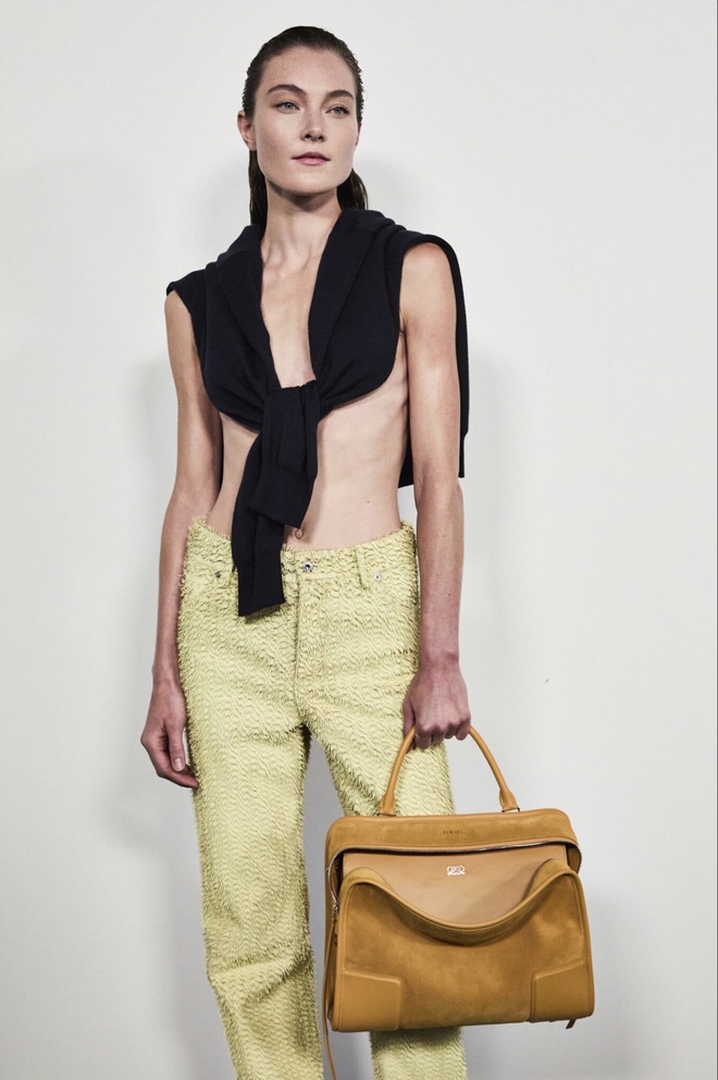 Một chiếc túi trông như chưa đóng… nhưng lại được tính toán siêu tỉ mỉ - Ảnh 3.