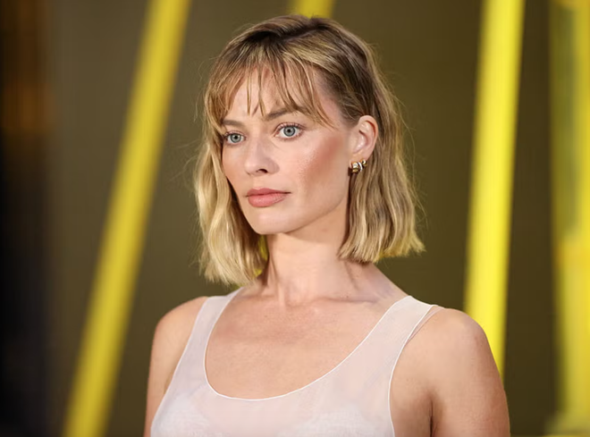 "Barbie nước &Uacute;c" hot hơn cả Jennie ở show Chanel: Kh&iacute; chất khi c&acirc;n đồ xứng đ&aacute;ng th&agrave;nh t&acirc;m điểm- Ảnh 1.