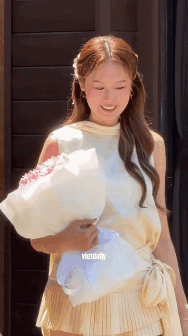 Mỹ nữ l&aacute;i Porsche viral TikTok: 1 gi&acirc;y lướt qua cũng khiến người kh&aacute;c ngo&aacute;i nh&igrave;n, nhận mưa lời khen v&igrave; mặc đẹp- Ảnh 3.