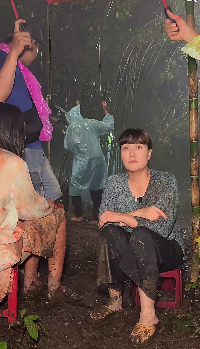 Nghệ sĩ h&agrave;i V&acirc;n Dung: "Khổ lắm, 4h s&aacute;ng rồi c&ograve;n lang thang ở đ&acirc;y" - Ảnh 3.
