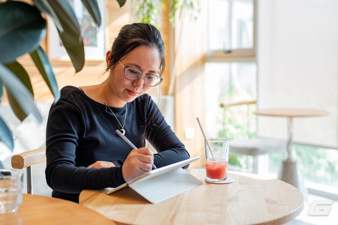 Trải nghiệm nhanh Lenovo Yoga Tab: Tablet AI liệu rằng đ&atilde; đủ để &ldquo;thay vai&rdquo; cho laptop?- Ảnh 14.