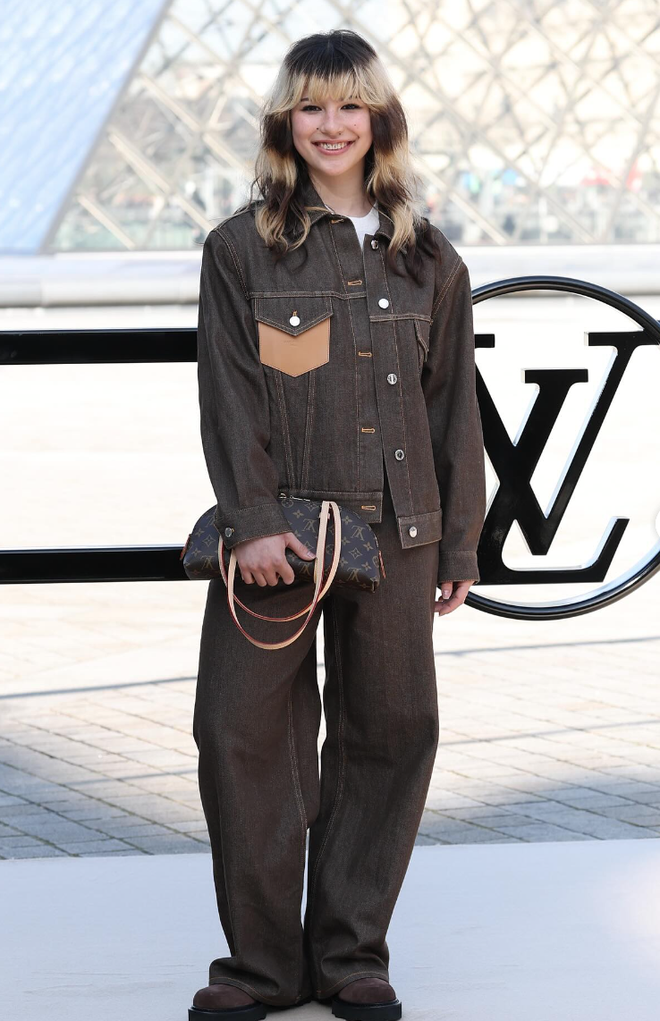 Giật trọn spotlight của Lisa lẫn Zendaya, Alysa Liu tại Paris Fashion Week ch&iacute;nh l&agrave; thứ bạn phải xem l&uacute;c n&agrave;y- Ảnh 6.