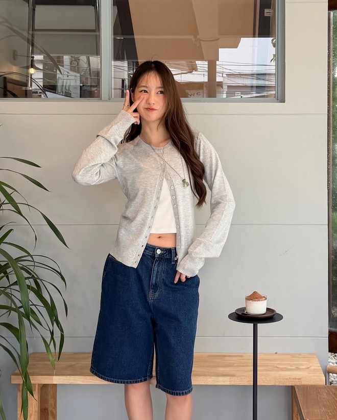 "B&uacute;p b&ecirc; Đ&ocirc;ng Nam &Aacute;" chỉ cao 1m54 nhưng mặc đẹp ph&aacute;t hờn, xuất hiện ở đ&acirc;u th&igrave; nơi đ&oacute; l&agrave; s&agrave;n diễn thời trang- Ảnh 19.