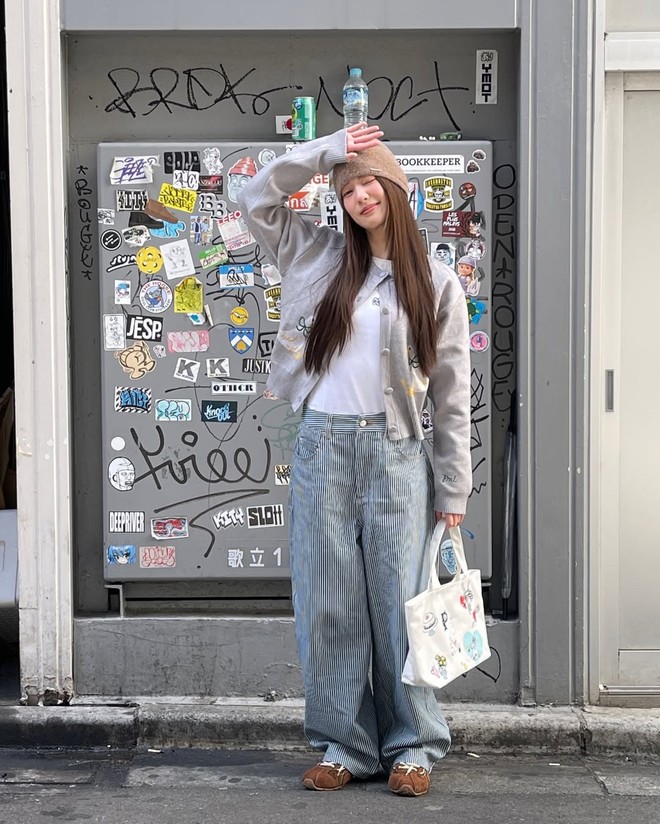 "B&uacute;p b&ecirc; Đ&ocirc;ng Nam &Aacute;" chỉ cao 1m54 nhưng mặc đẹp ph&aacute;t hờn, xuất hiện ở đ&acirc;u th&igrave; nơi đ&oacute; l&agrave; s&agrave;n diễn thời trang- Ảnh 10.