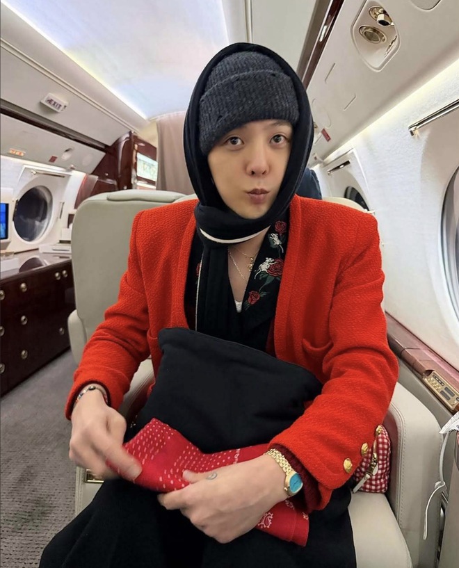 Vật bất ly thân mới của G-Dragon - Ảnh 1.