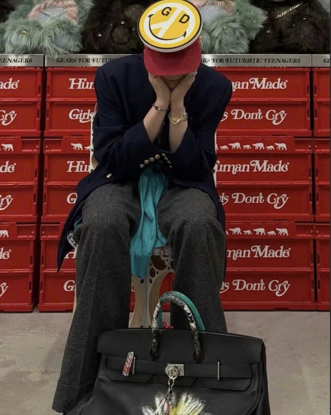 Vật bất ly thân mới của G-Dragon - Ảnh 2.