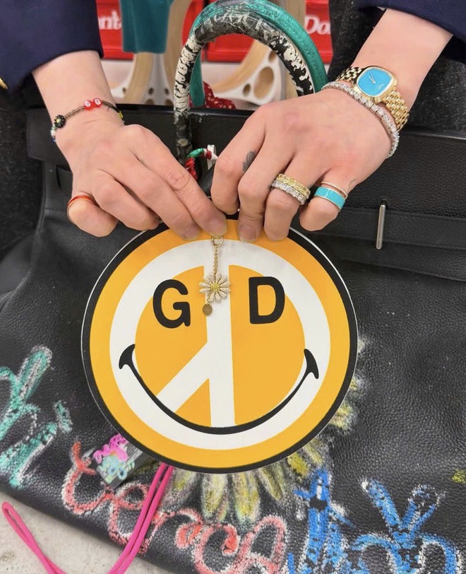 Vật bất ly thân mới của G-Dragon - Ảnh 5.