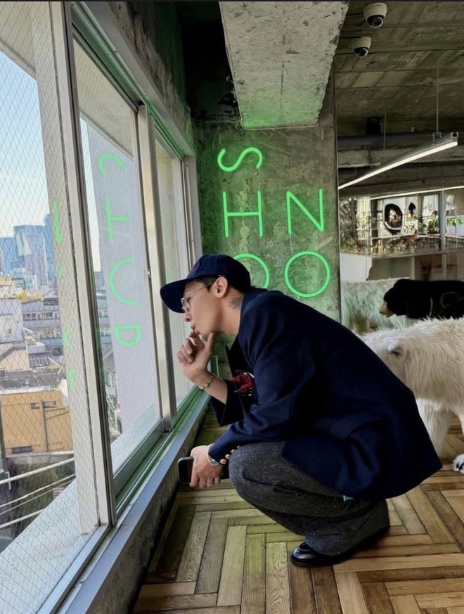 Vật bất ly thân mới của G-Dragon - Ảnh 4.