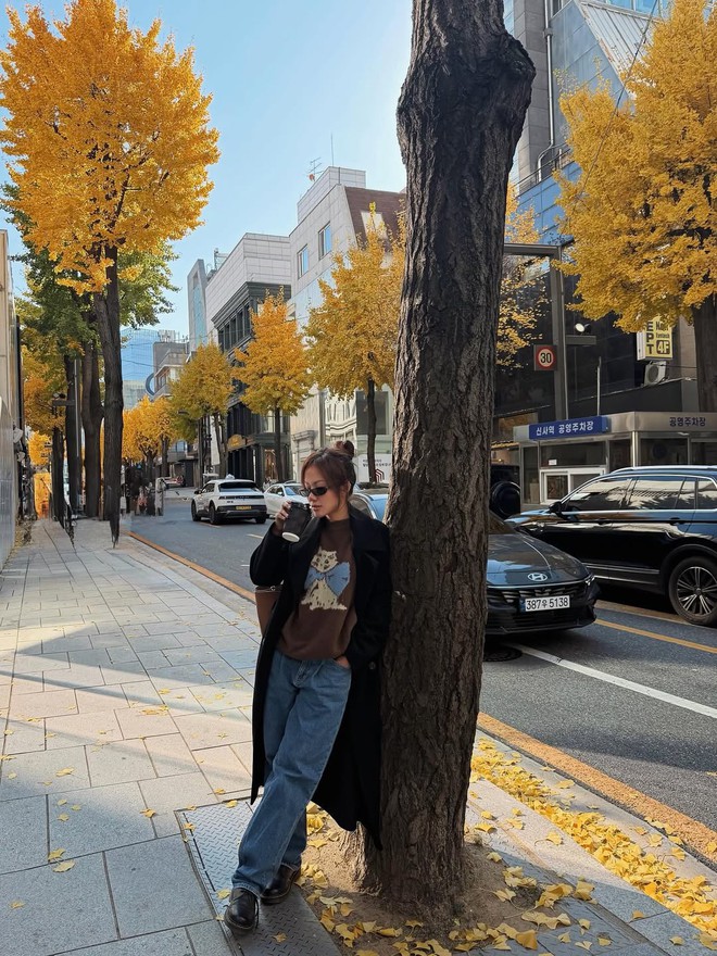 Style &ldquo;g&aacute;i phố&rdquo; của Phương Ly: da n&acirc;u, v&aacute;y ngắn v&agrave; vibe cool-girl cuốn cực - Ảnh 7.