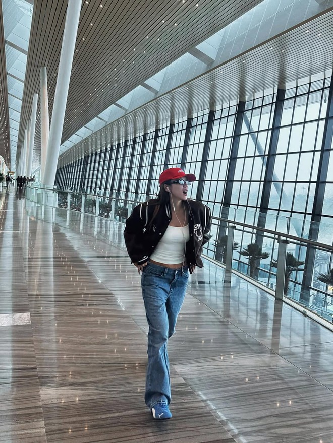 Style &ldquo;g&aacute;i phố&rdquo; của Phương Ly: da n&acirc;u, v&aacute;y ngắn v&agrave; vibe cool-girl cuốn cực - Ảnh 8.