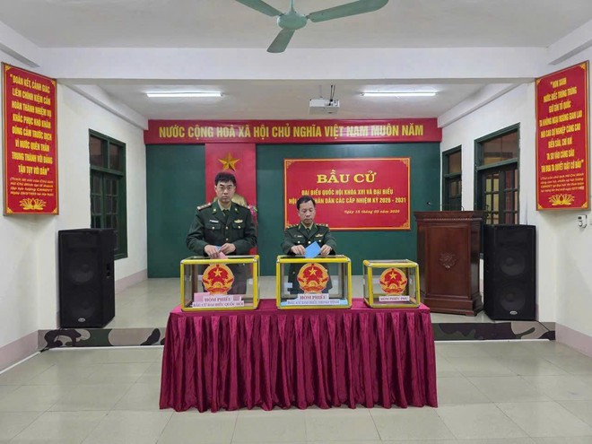 Chi sau 30 ph&uacute;t khai mạc, Đồn Bi&ecirc;n ph&ograve;ng Đồng Văn đ&atilde; ho&agrave;n th&agrave;nh c&ocirc;ng t&aacute;c bầu cử - Ảnh 2.