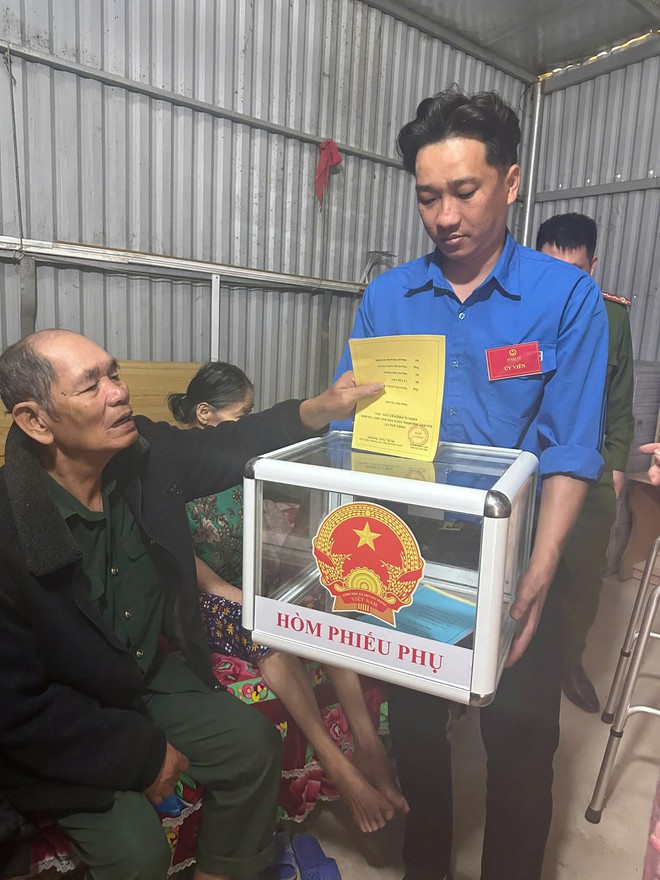 Tuổi trẻ đặc khu Vân Đồn: Lan tỏa màu áo xanh trong ngày hội non sông- Ảnh 6. Tuổi trẻ đặc khu Vân Đồn: Lan tỏa màu áo xanh trong ngày hội non sông- Ảnh 6.