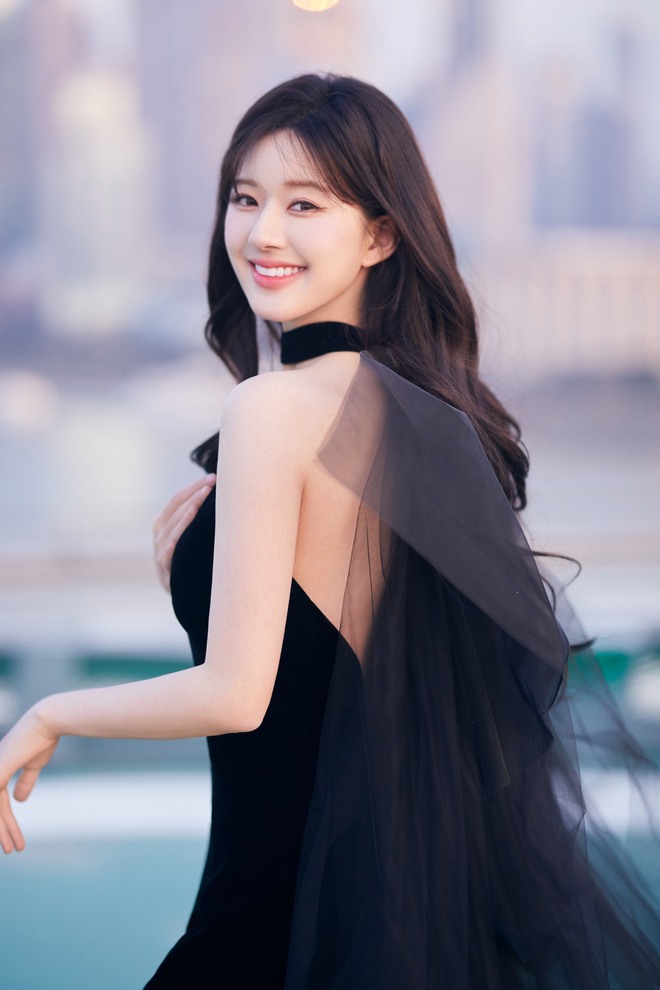 Triệu Lộ Tư như &ldquo;thi&ecirc;n thần hộ mệnh&rdquo; của Taobao Trung Quốc: Diện g&igrave; cũng th&agrave;nh trend, ch&aacute;y h&agrave;ng ph&uacute;t mốt- Ảnh 2.