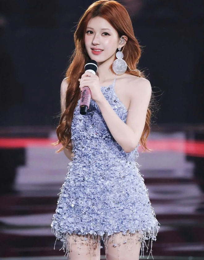 Triệu Lộ Tư như &ldquo;thi&ecirc;n thần hộ mệnh&rdquo; của Taobao Trung Quốc: Diện g&igrave; cũng th&agrave;nh trend, ch&aacute;y h&agrave;ng ph&uacute;t mốt- Ảnh 1.