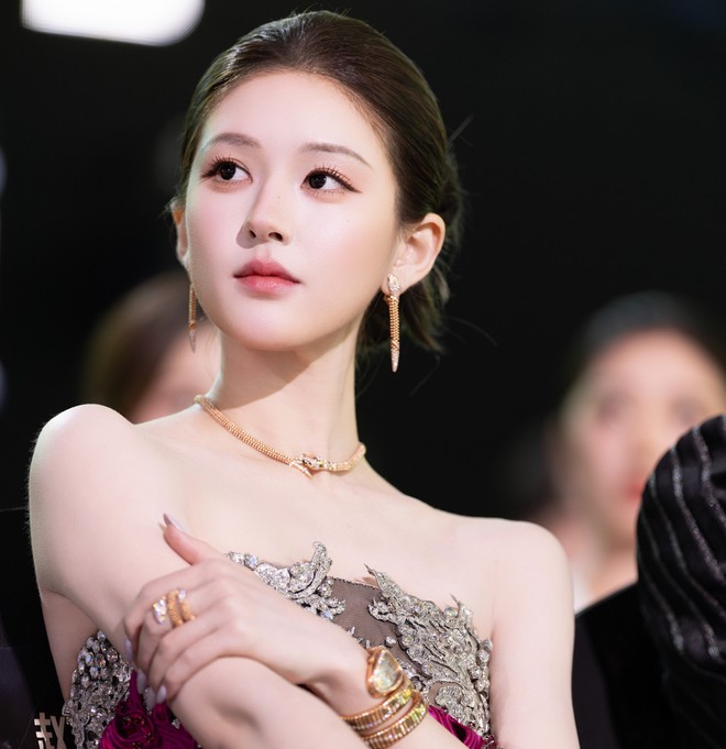 Triệu Lộ Tư như &ldquo;thi&ecirc;n thần hộ mệnh&rdquo; của Taobao Trung Quốc: Diện g&igrave; cũng th&agrave;nh trend, ch&aacute;y h&agrave;ng ph&uacute;t mốt- Ảnh 4.