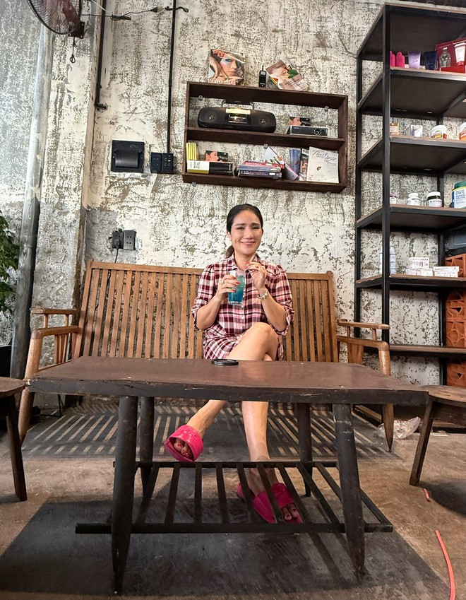 Cận cảnh nơi b&aacute;n cafe 25 ngh&igrave;n một ly ở G&ograve; Vấp của mẹ đơn th&acirc;n l&agrave; NSƯT nổi tiếng miền Nam một thời - Ảnh 3.
