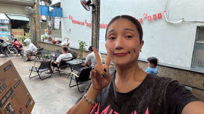 Cận cảnh nơi b&aacute;n cafe 25 ngh&igrave;n một ly ở G&ograve; Vấp của mẹ đơn th&acirc;n l&agrave; NSƯT nổi tiếng miền Nam một thời - Ảnh 4.