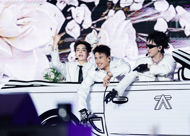 D&agrave;n Anh Trai Say Hi khiến s&acirc;n Mỹ Đ&igrave;nh b&ugrave;ng nổ, Bảo Thy, MIN g&acirc;y ch&uacute; &yacute; với nhan sắc U40 - Ảnh 4.